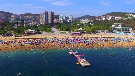 Tourists flock to Dalian beaches[1]- Chinadaily.com.cn