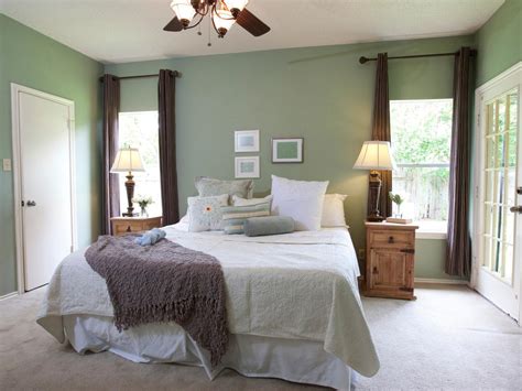 Sage Wall In Bedroom : Love sage green... and this looks so cozy! Some ...