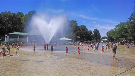 9 of the Best Water Parks in Massachusetts - The Family Vacation Guide