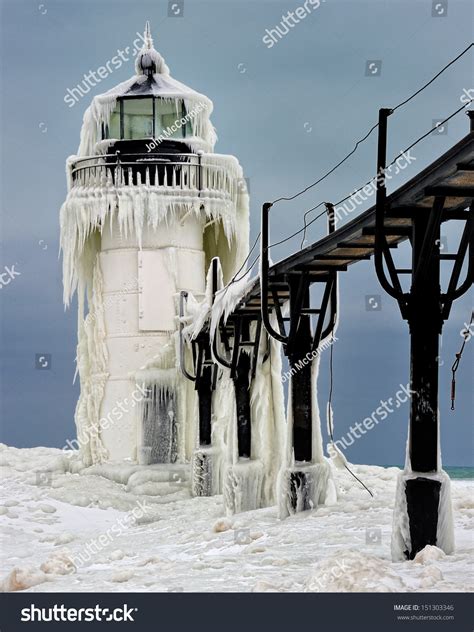 Ice Covered Lighthouse St Joseph Michigan Usa Stock Photo 151303346 ...