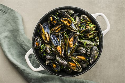 Steamed Mussels in White Wine Recipe