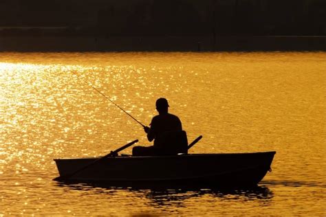 How to Fish from a Canoe (With 15 Helpful Tips) – Outdoor Troop