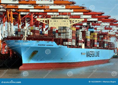 Maersk Shanghai Cargo Ship Sails Fully Loaded Editorial Image ...