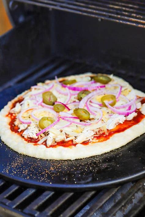 BBQ Chicken Pizza (with Video) | How To Feed A Loon