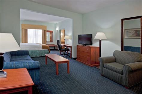 Holiday Inn Express Hotel & Suites Lake Okeechobee Pet Policy