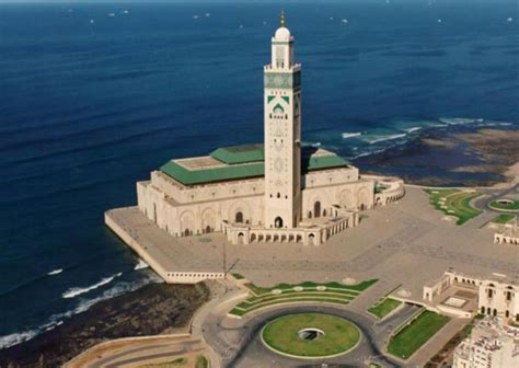 La Mezquita de Hassan II de Casablanca está situado en el paseo ...