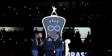 Santos paid homage to Pelé in the first round of the Campeonato Paulista