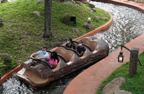 SEE IT: Splash Mountain boat submerges as Disney World staffer ...