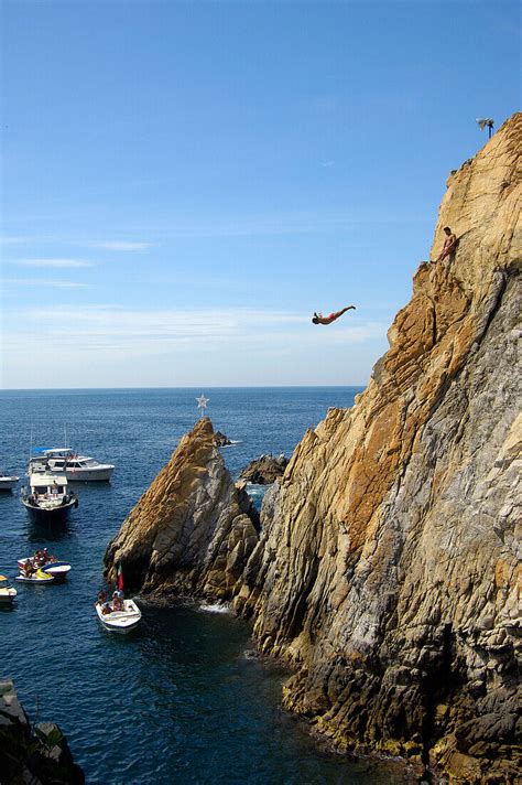 Cliff diving at La Quebrada, Acapulco, … – License image – 70262469 ...