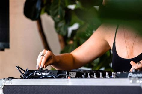 How To DJ For Beginners: A Guide To Getting Started | Psymedia