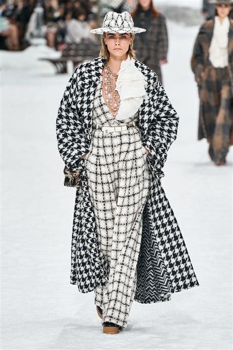 Chanel Fall 2019 Ready-to-Wear Fashion Show Collection: See the ...