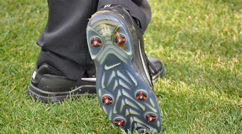 Spikes or spikeless?! New study explains which golf shoes you should buy