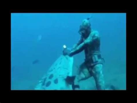 Giant Goliath Grouper Attacks Diver who is Spearfishing! - YouTube