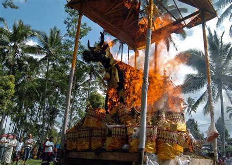 Ngaben, cremation ceremony - Indonesian Cultures