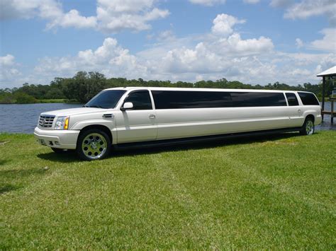 Cadillac Escalade 28 Passenger Limo | Clean Ride Limo