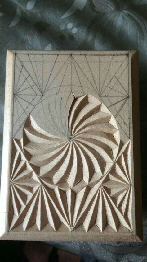 Relief carving with geometric sketches | Legno intagliato, Idee fai da ...