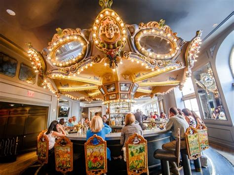 22 Must-Visit Bars in New Orleans | French quarter restaurants, New ...