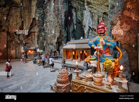 Huyen Khong Cave. Thuy Son Mountain, The Marble Mountains, Da Nang ...