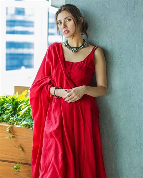 Mahira Khan is Looking Extremely Hot in this Red Dress | Reviewit.pk