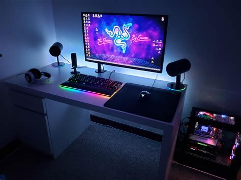 My new 1 monitor setup, what do you think? : r/razer