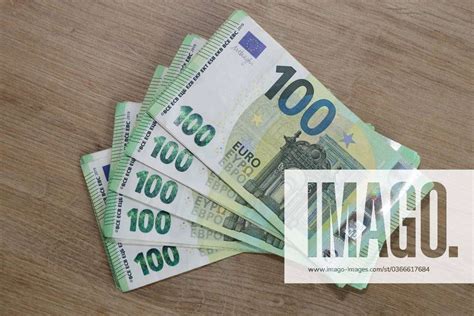 100 EURO banknote EURO bills assets Vienna, 22 11 2023 Money, banknotes ...