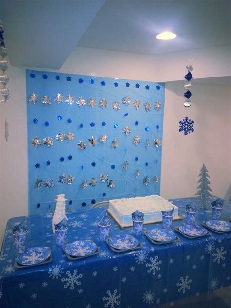 17 Best images about SNOWBALL DANCE DECOR on Pinterest | Snowflakes ...