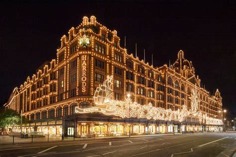 A Guide to Visiting Harrods (2023)