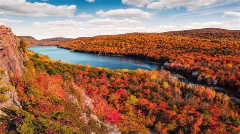 Lake of the Clouds, Porcupine Mountains in Fall Color, Upper Michigan ...