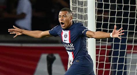 Kylian Mbappe 'can walk out of his PSG contract in 2024' despite claims ...