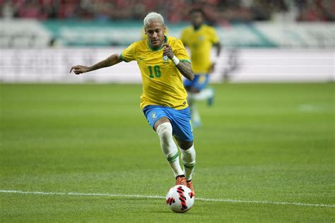 Neymar to team up with youngsters for Brazil at World Cup | AP News