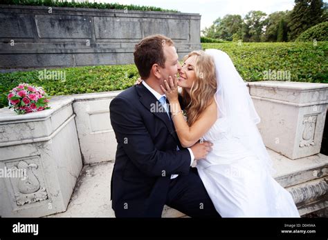 Happy wedding couple Stock Photo - Alamy