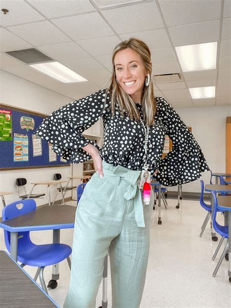 #TeacherOOTD | Middle School | Teacher outfits, Teacher appropriate ...