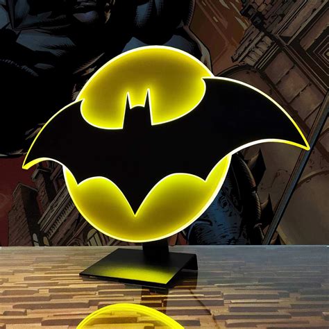 DC Comics Justice League Batman Table Lamp Night Light with Luminescent ...