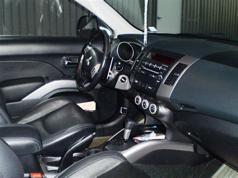 2008 Mitsubishi Outlander - Interior Pictures - CarGurus