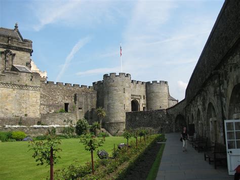 JUNK BOAT TRAVELS: Stirling Castle and Dunfermline Abbey Scotland