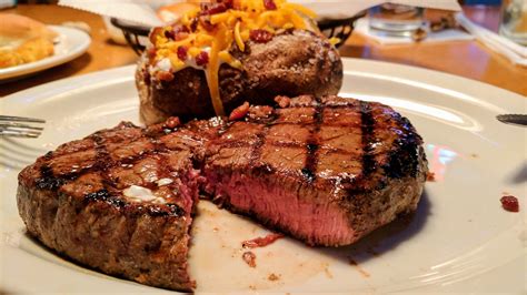 11oz sirloin from Texas Roadhouse. : steak