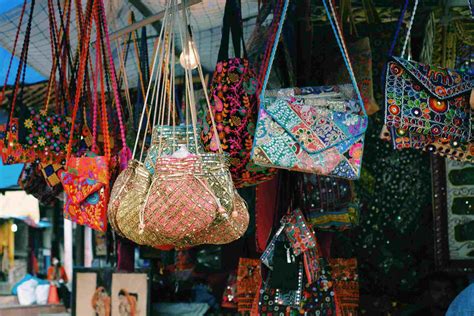 15 Best Delhi Markets for Shopping and What You Can Buy