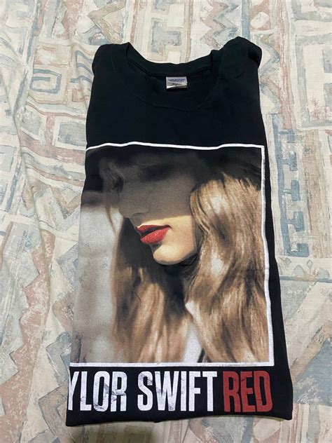 Official Taylor Swift Red Album Cover Tshirt, Women's Fashion, Tops ...