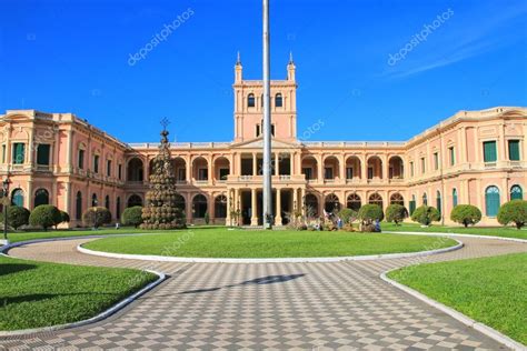 Presidential Palace in Asuncion, Paraguay — Stock Photo © DonyaNedomam ...