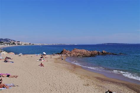 Plage des Rochers Beach, Cannes - La Bocca