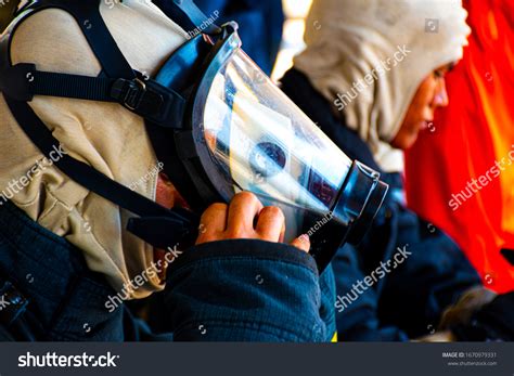 Firefighter Wear Scba Mask Stock Photo 1670979331 | Shutterstock