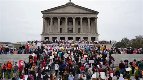 Tenn. lawmakers move to expel 3 Dems following protest