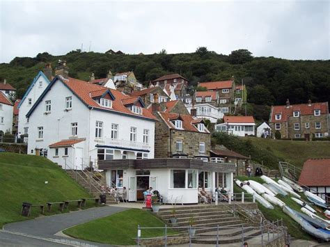 Cottages in Runswick Bay © Maigheach-gheal cc-by-sa/2.0 :: Geograph ...