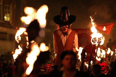 Why do they celebrate Bonfire Night in the UK? - Lonely Planet