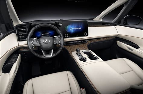 Lexus LM price in India, Shanghai Motor Show, Toyota Vellfire based ...