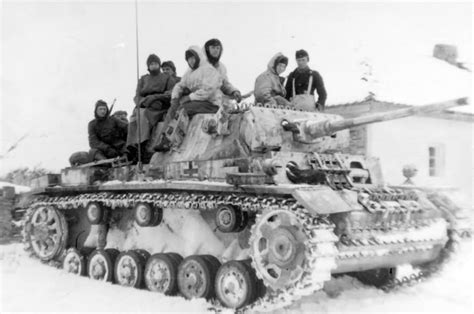 Panzer III Ausf M lang with provisional winter camouflage | World War ...