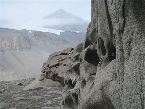 McMurdo Dry Valleys of Antarctica: The Driest Place on Earth | Amusing ...