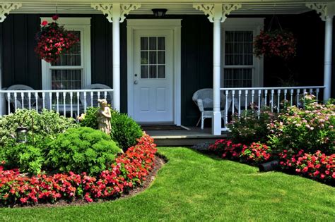 First Impressions: 5 Easy Landscaping Ideas for the Front of the House ...