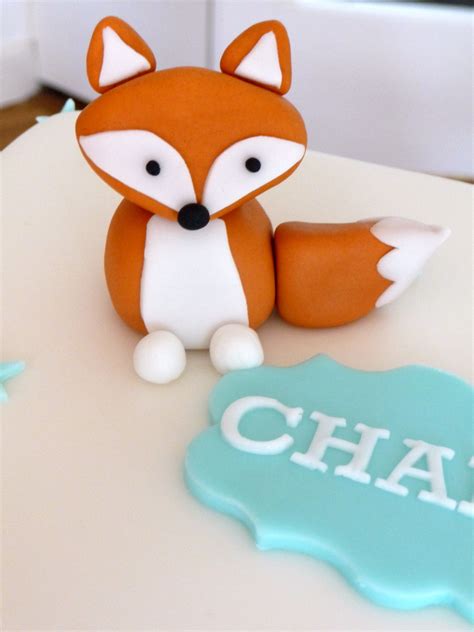 Fondant fox cake topper | Fox cake toppers, Fox cake, Cake topper tutorial