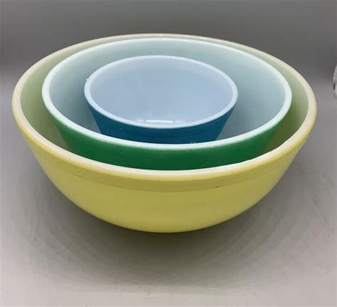 Vibrant Pyrex Primary Colors Mixing Bowls